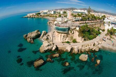 Precioso apartamento con parking en la playa de Burriana Nerja Exterior foto