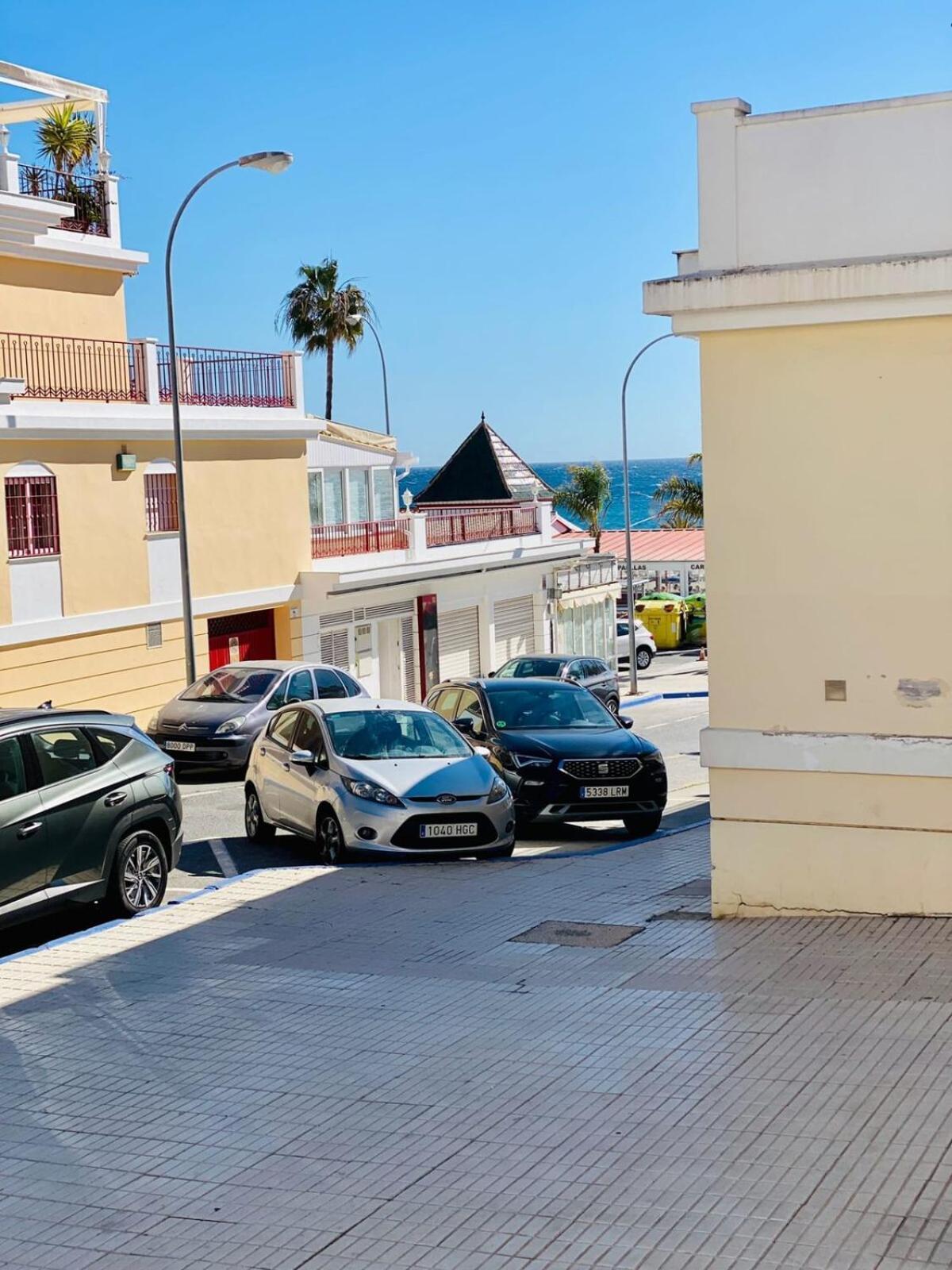 Precioso apartamento con parking en la playa de Burriana Nerja Exterior foto